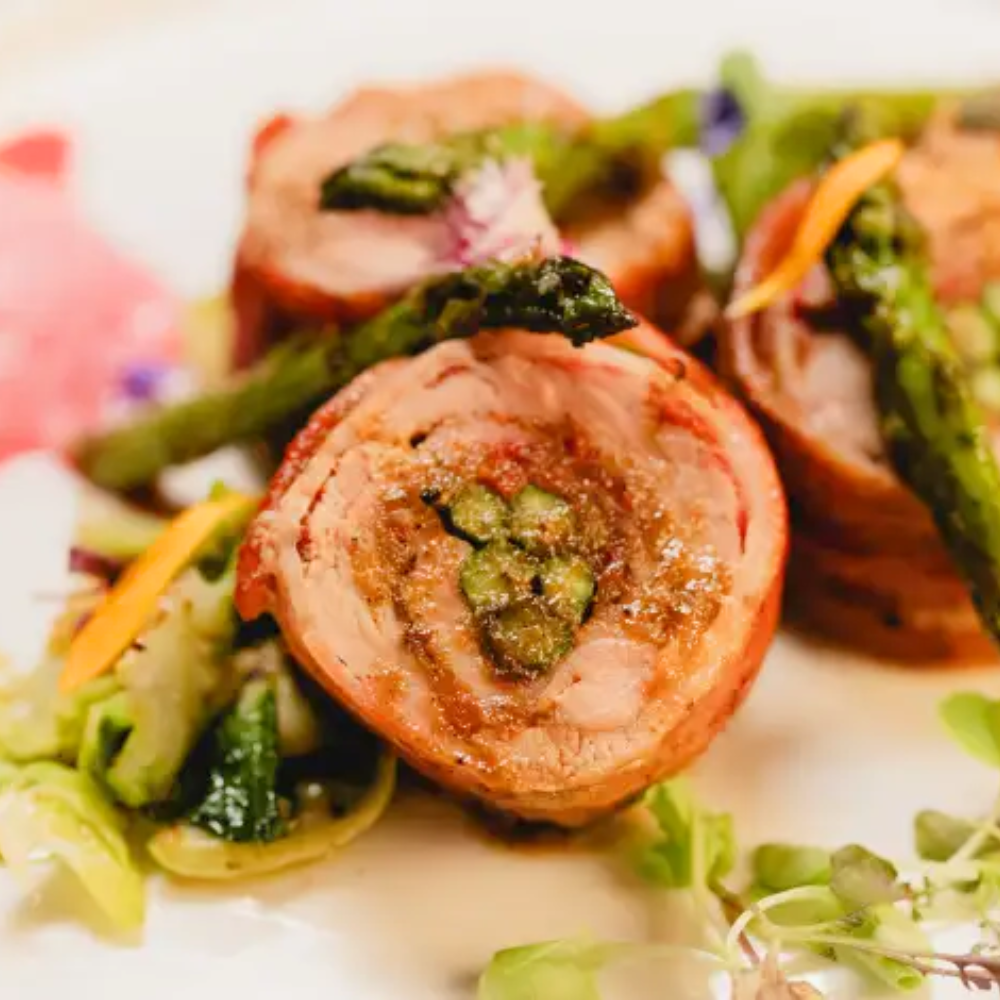 Médaillon de porc farci aux asperges et écume de canneberge