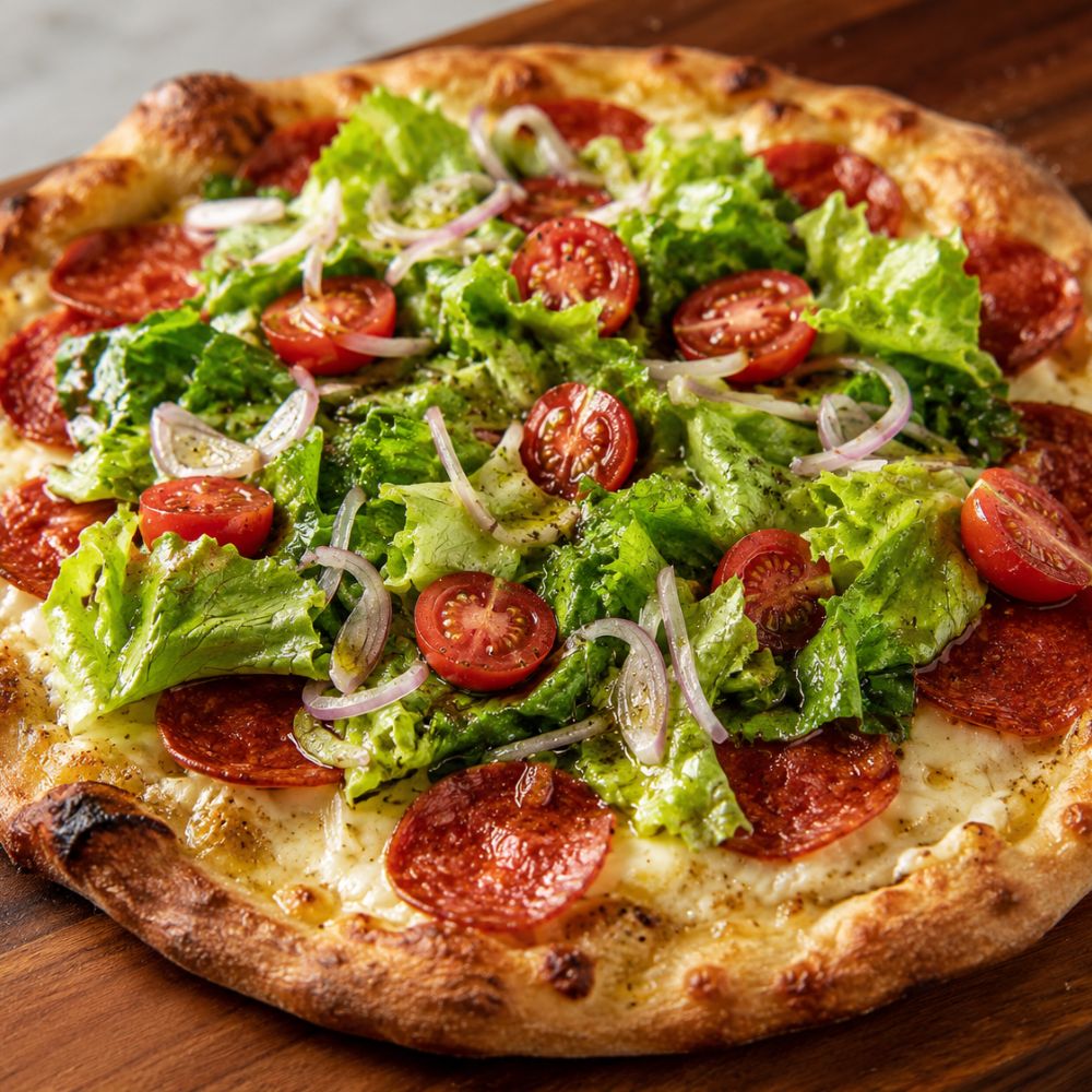 Pizza au Boursin, pepperoni et salade croquante