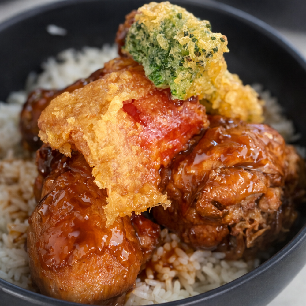 Pilons de poulet général tao braisés, tempura de légumes et riz blanc
