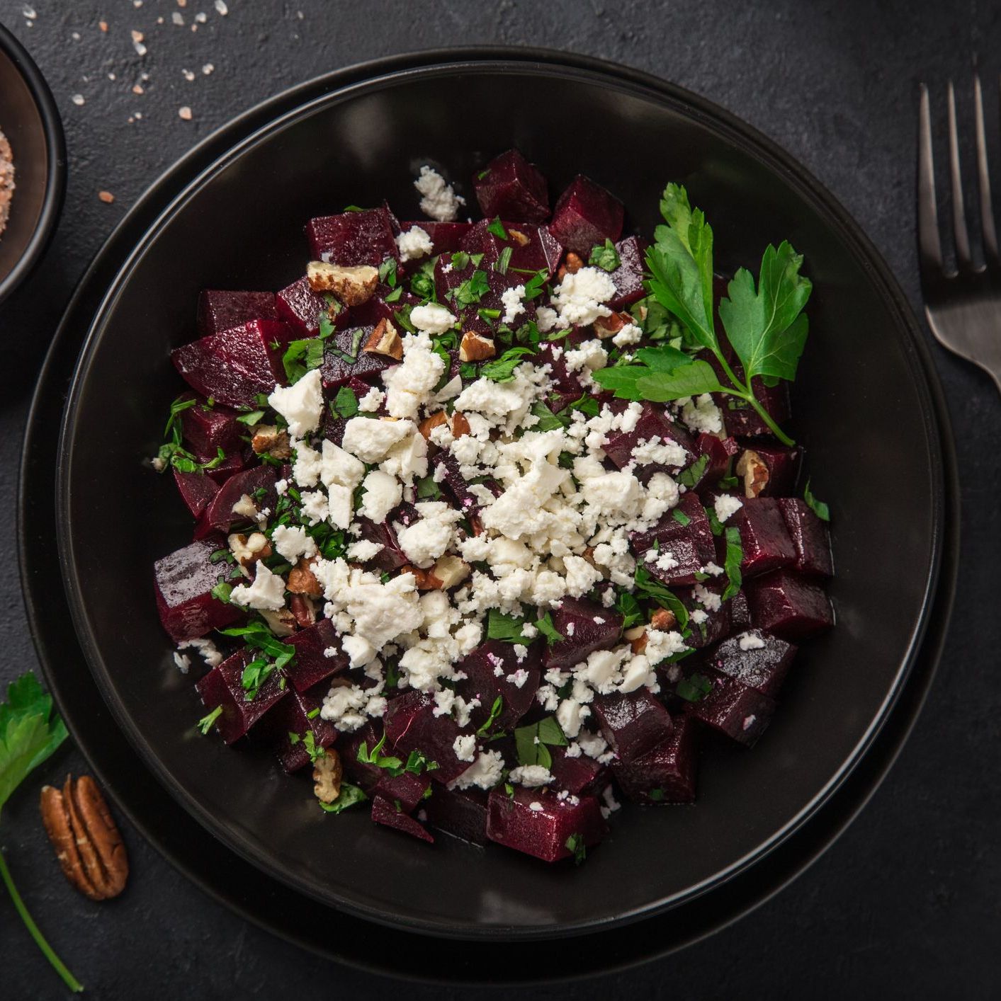 Salade de betteraves rôties, fromage de chèvre et noix