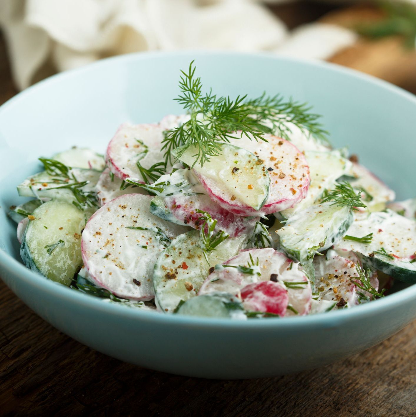 Salade de concombre, radis et vinaigrette à l'aneth