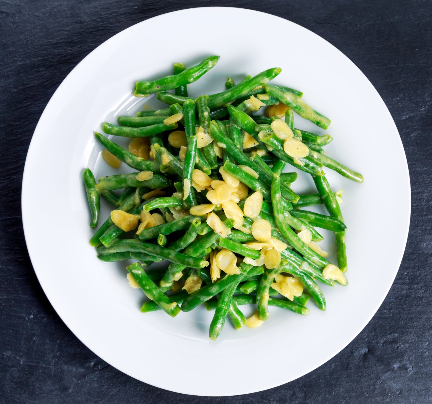 Salade de haricots verts, amandes effilées et vinaigrette au citron