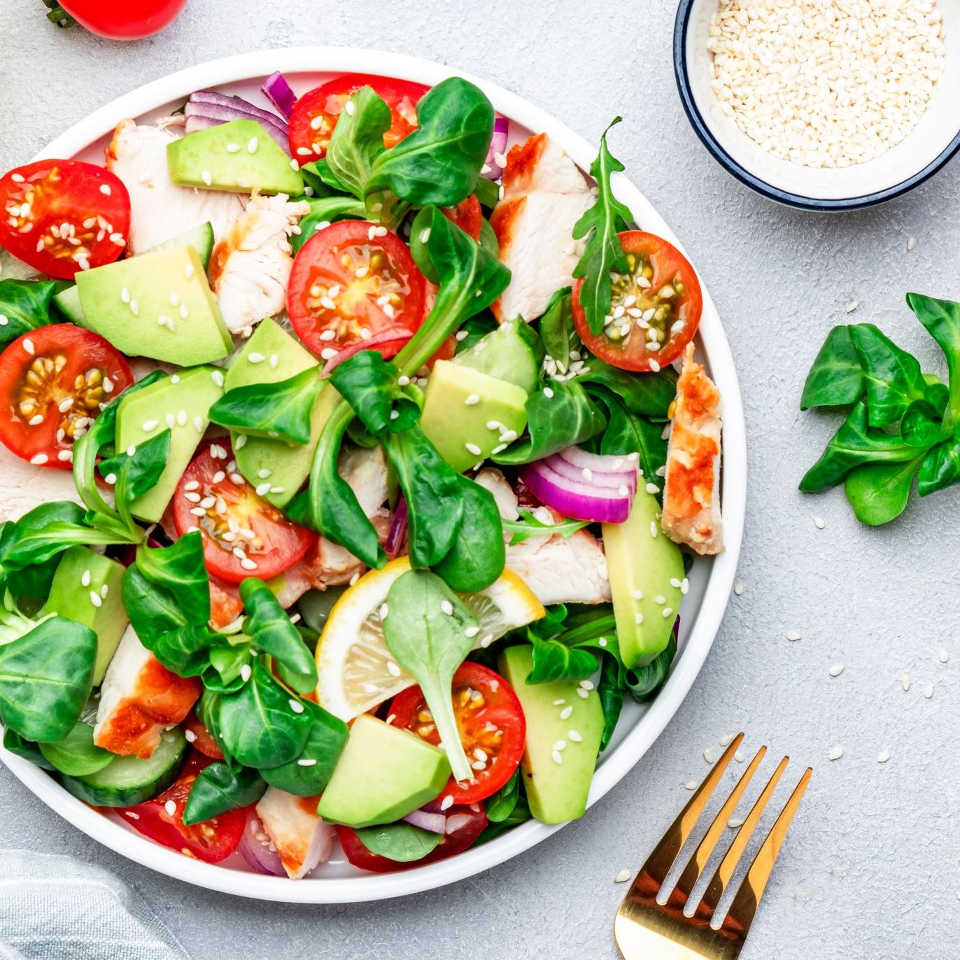 Salade de mâche, avocat et vinaigrette au citron