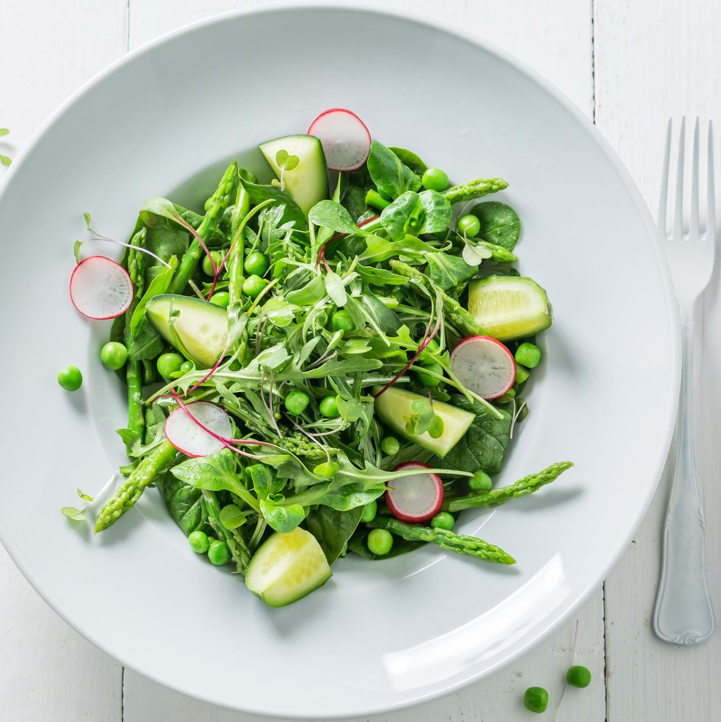 Salade de pois verts, radis et vinaigrette à la moutarde