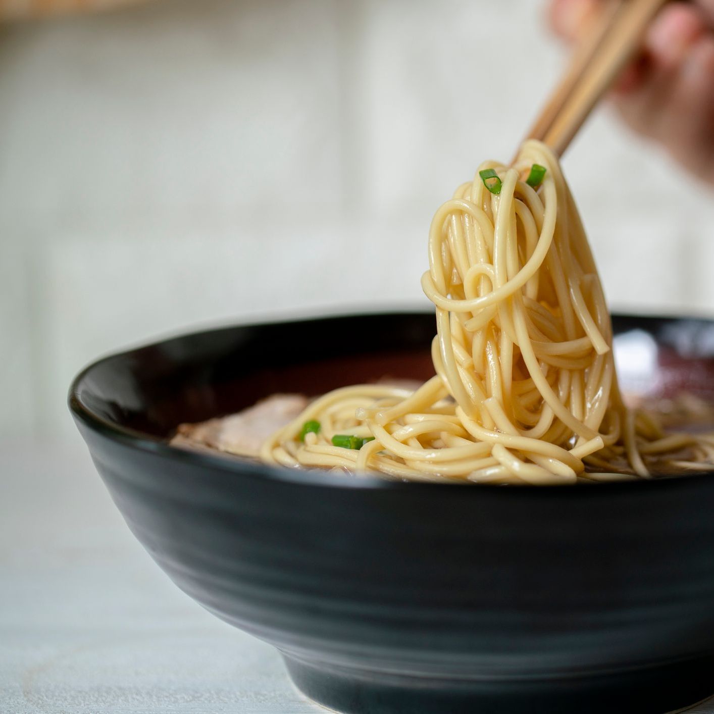Soupe de nouilles au mijoté de porc asiatique