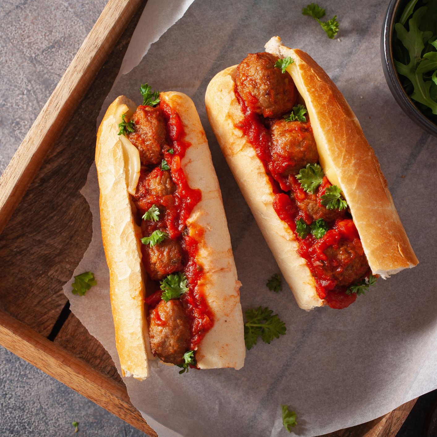 Sous-marin aux Boulettes de Poulet à la Sauce Tomate et Fromage Gratiné