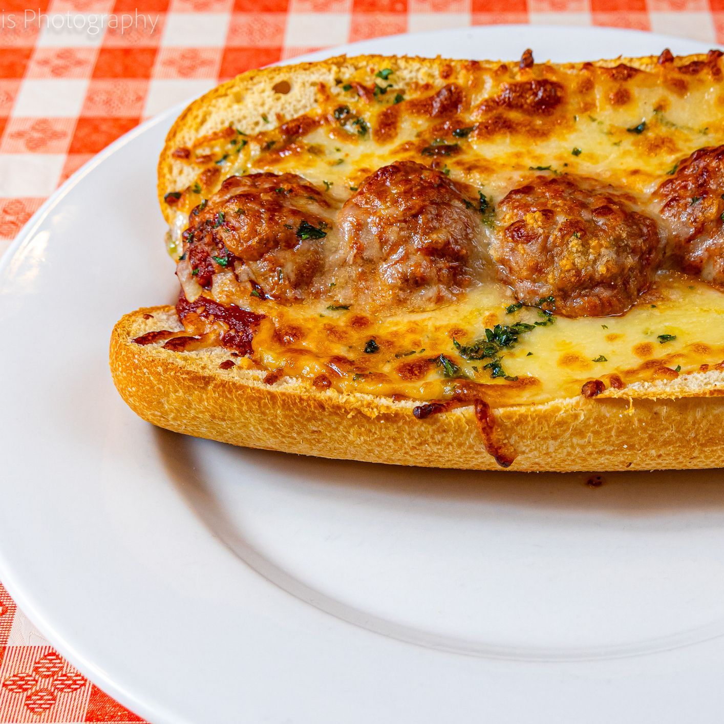 Sous-marin aux boulettes de porc sauce hamburger steak et fromage fondu