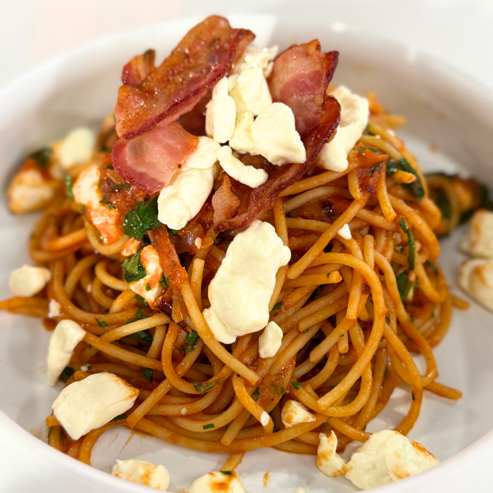 Spaghetti aux tomates épicées et bacon