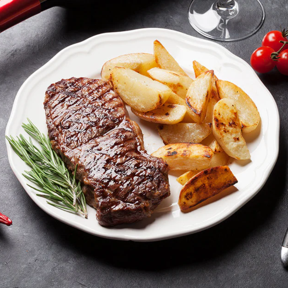 Filete a la parrilla con salsa de pimienta a la barbacoa y espárragos, image size:1000x1000