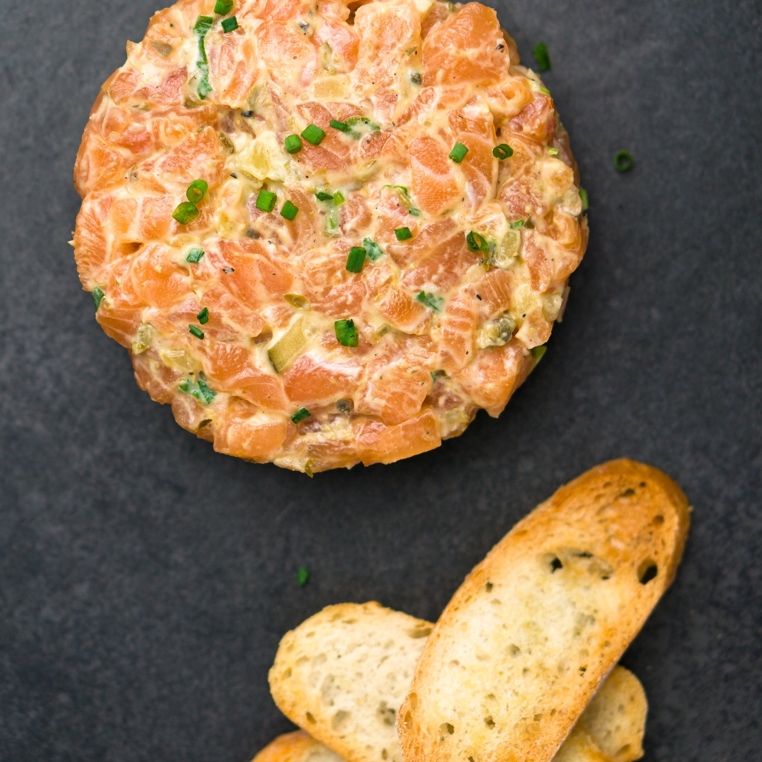 Tartare de duo de saumon à la crème fraîche et ciboulette