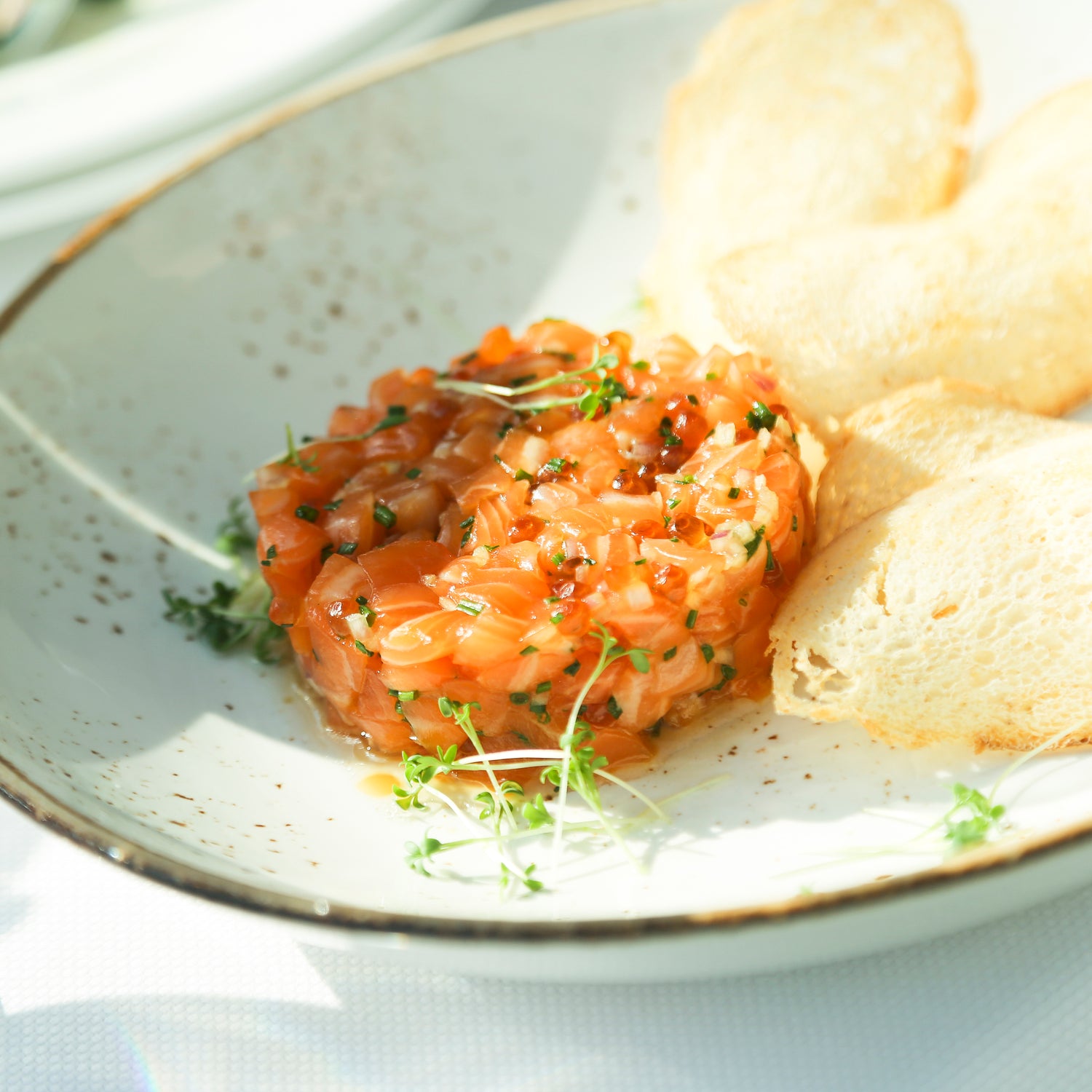 Tartare de duo de saumon aux agrumes et baies roses