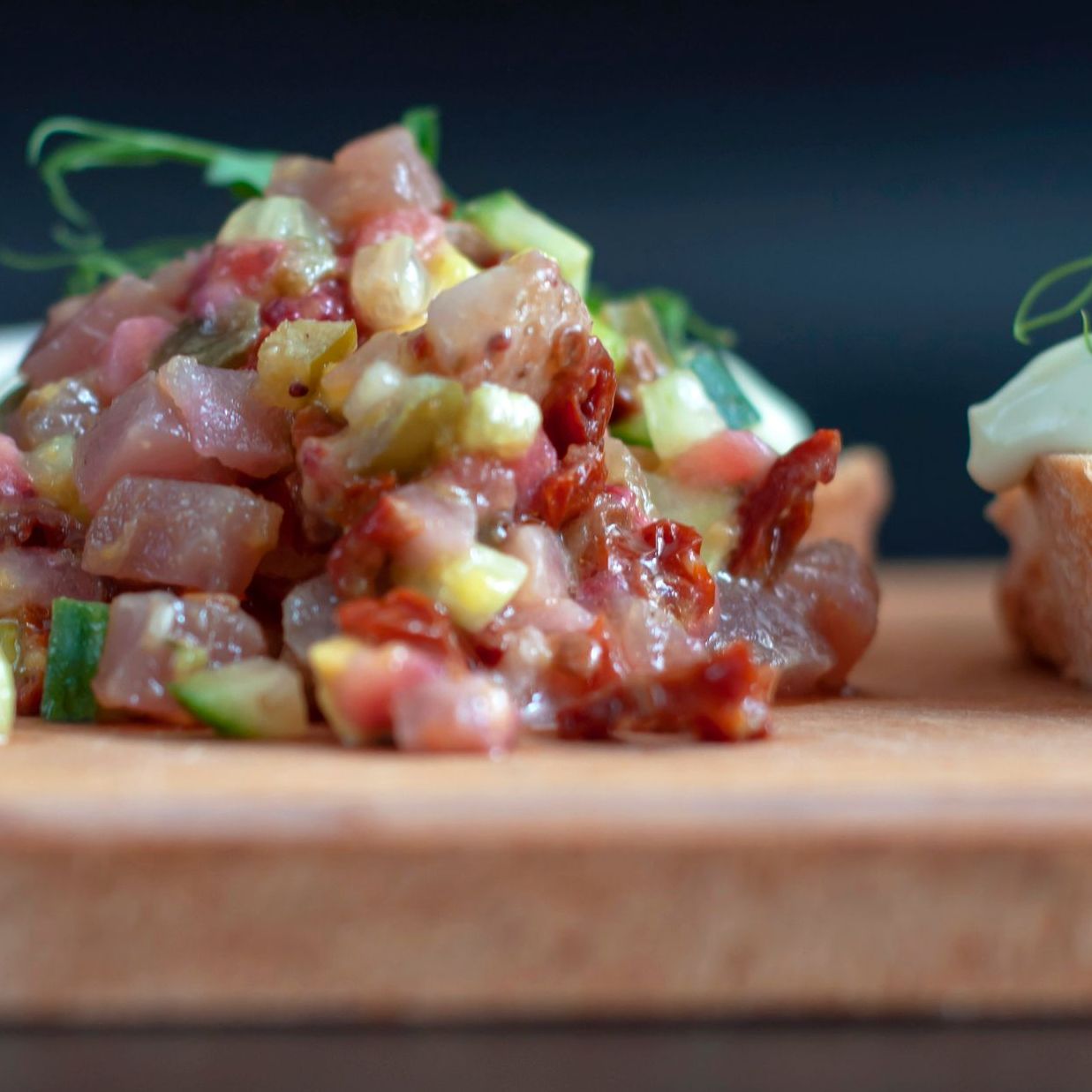 Tartare de thon à l'ananas et piment doux