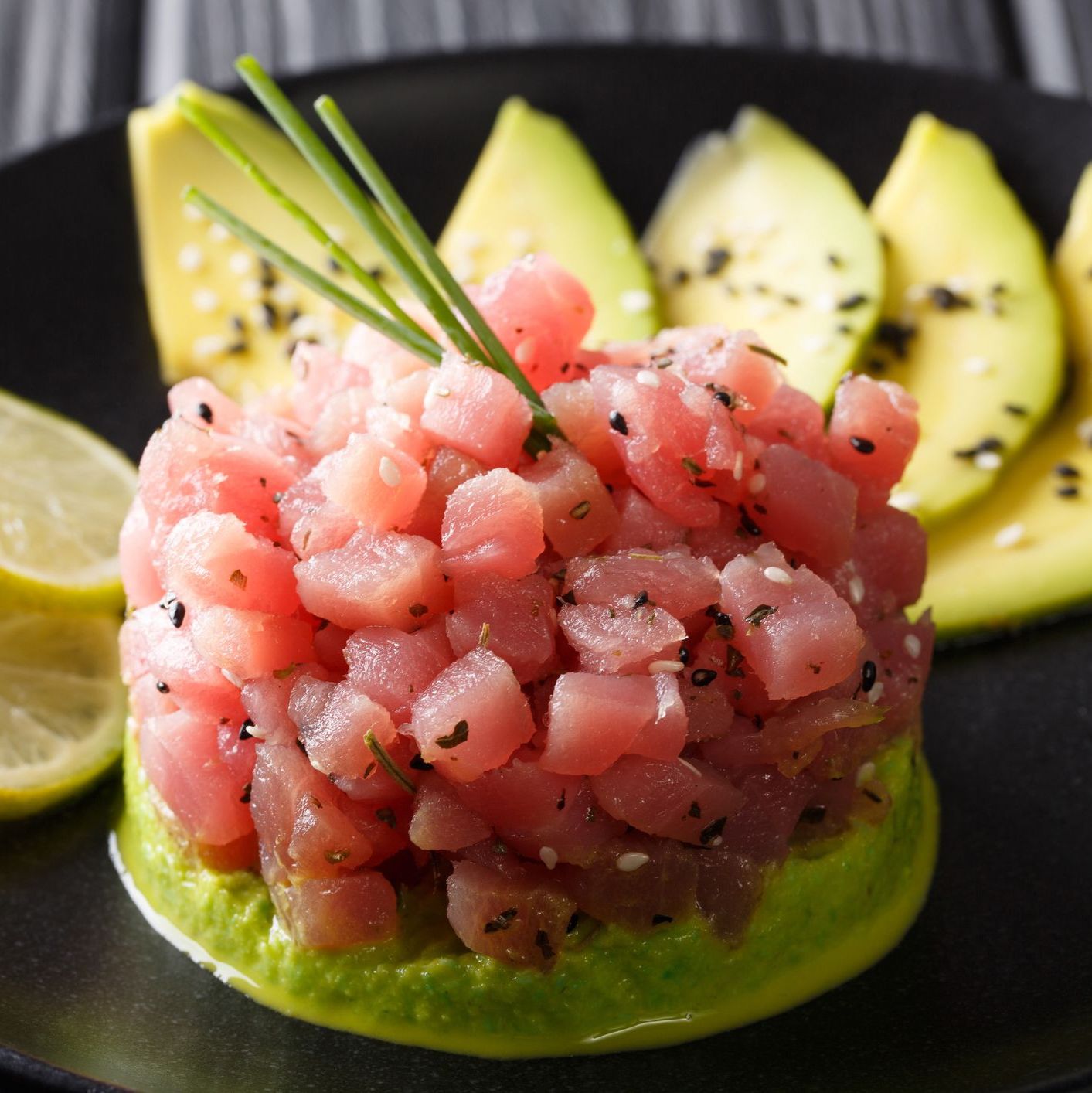 Tartare de thon à l'avocat et citron vert