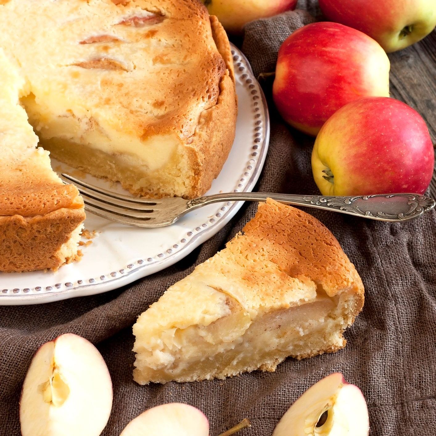 Tarte crémeuse aux pommes et raisins, rhum et vanille