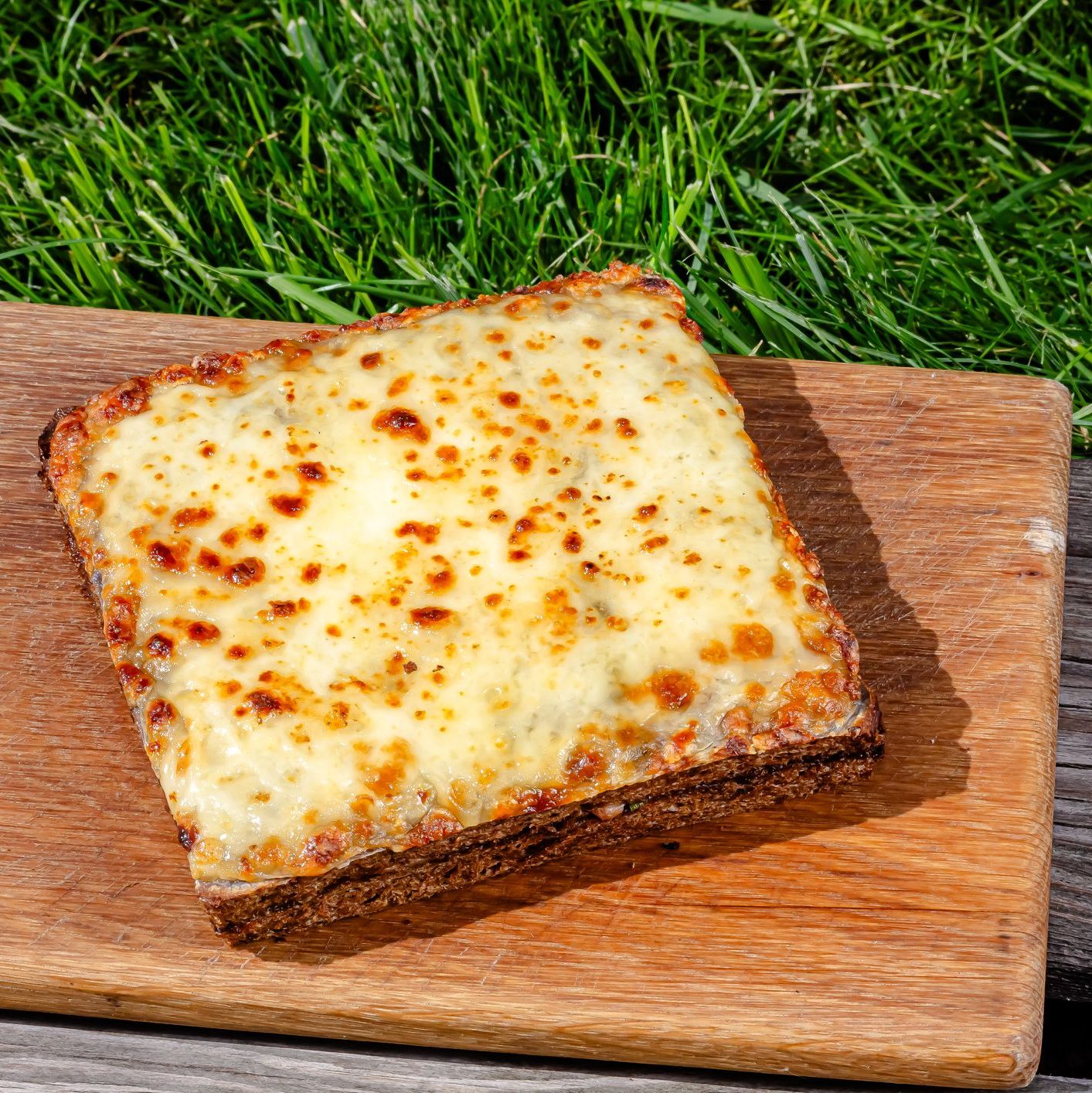 Croque-Monsieur au saumon fumé Pastrami et chèvre frais