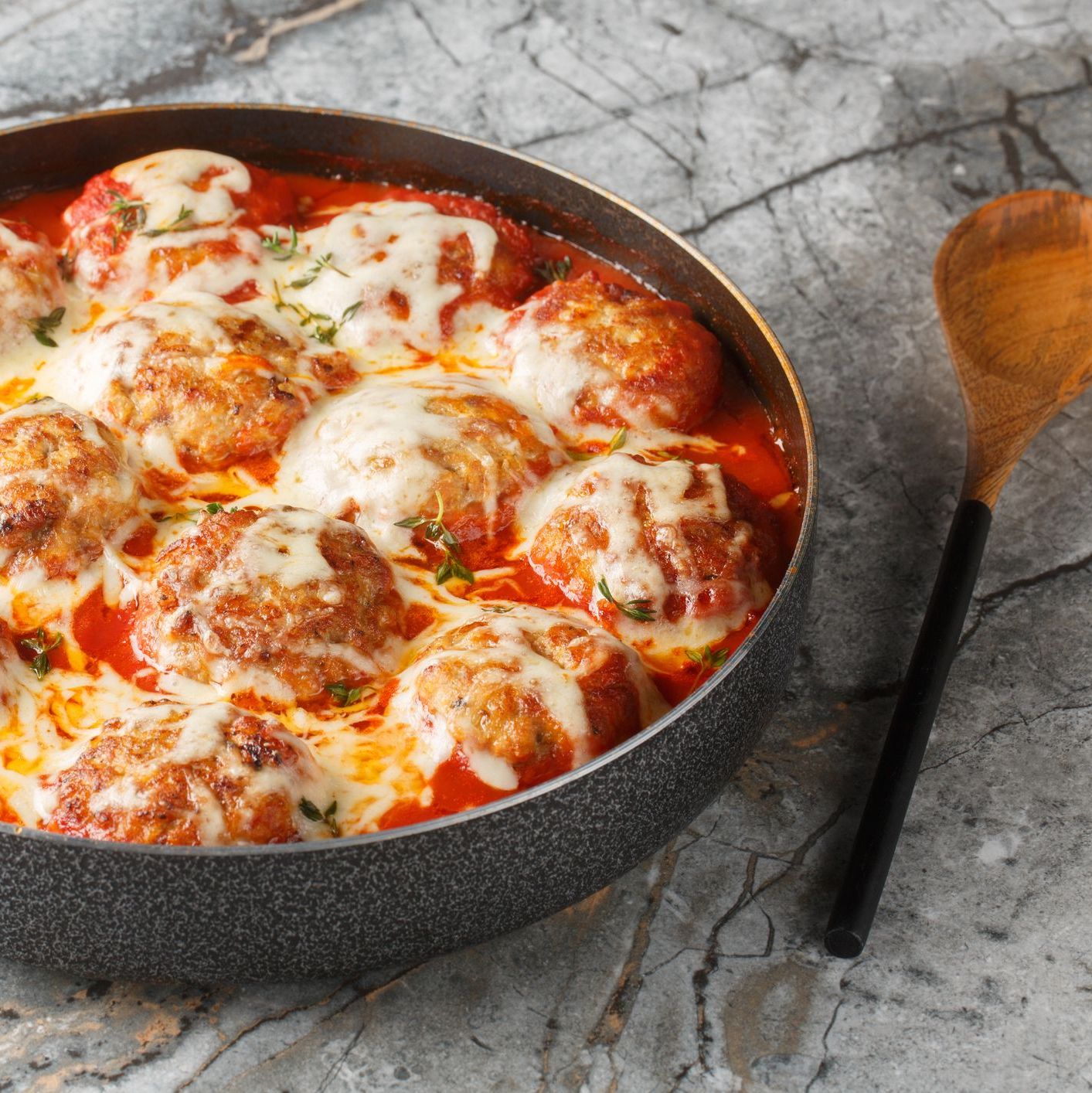 Gratin de Boulettes de Poulet à la Sauce Tomate et Mozzarella Fondante