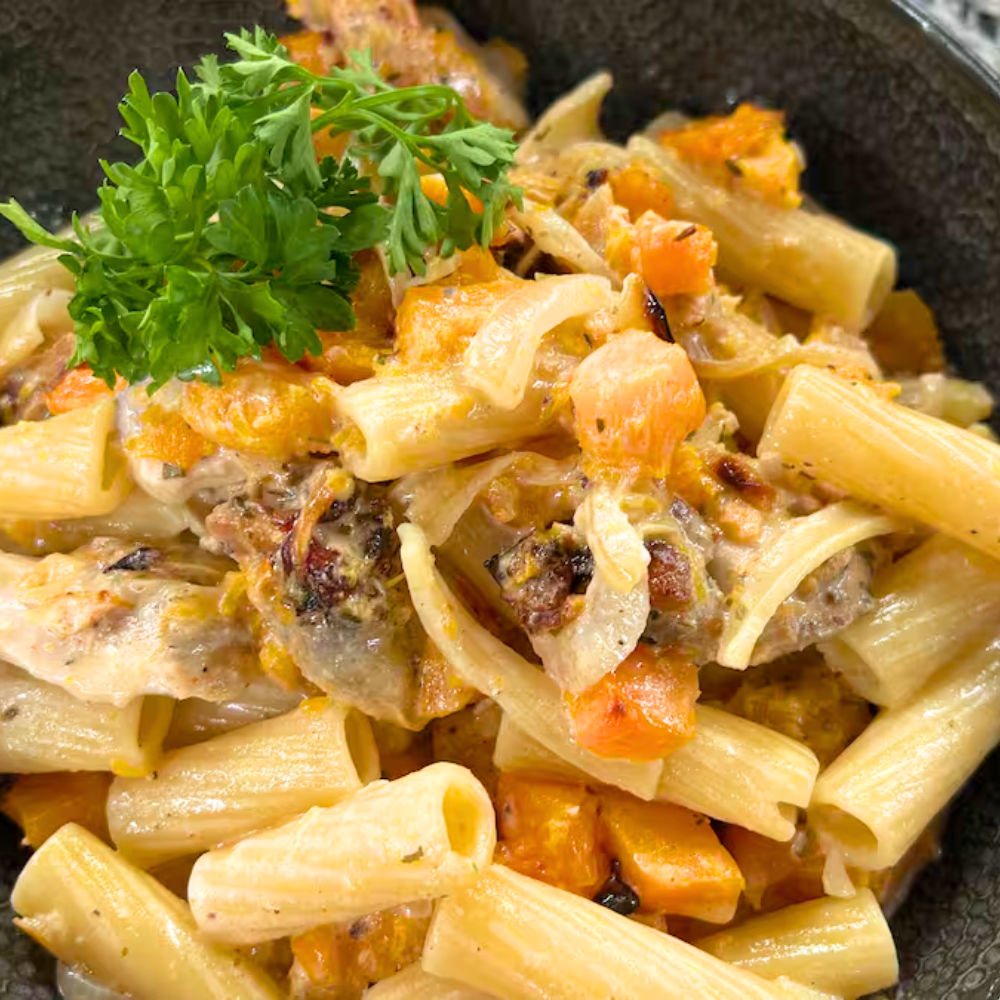 Pâtes crémeuses au poulet rôti et courge