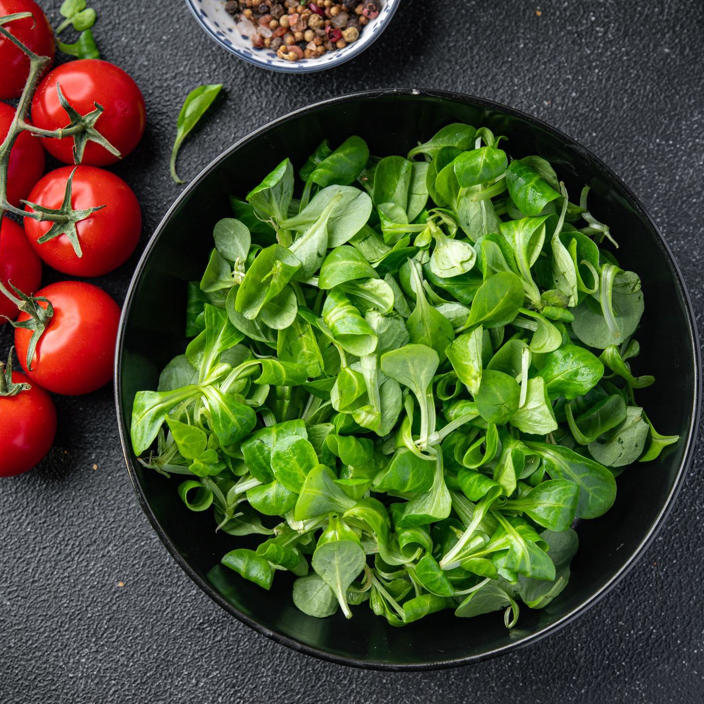 Salade de mâche, avocat et vinaigrette au miel