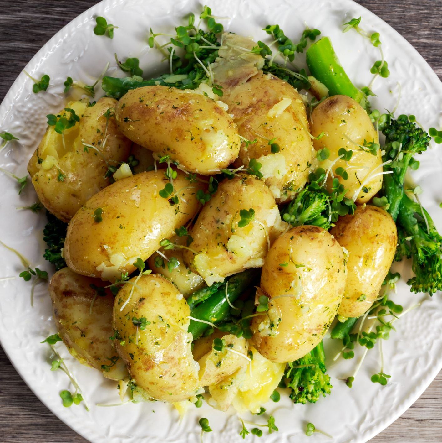Salade de pommes de terre tièdes, échalotes et ciboulette