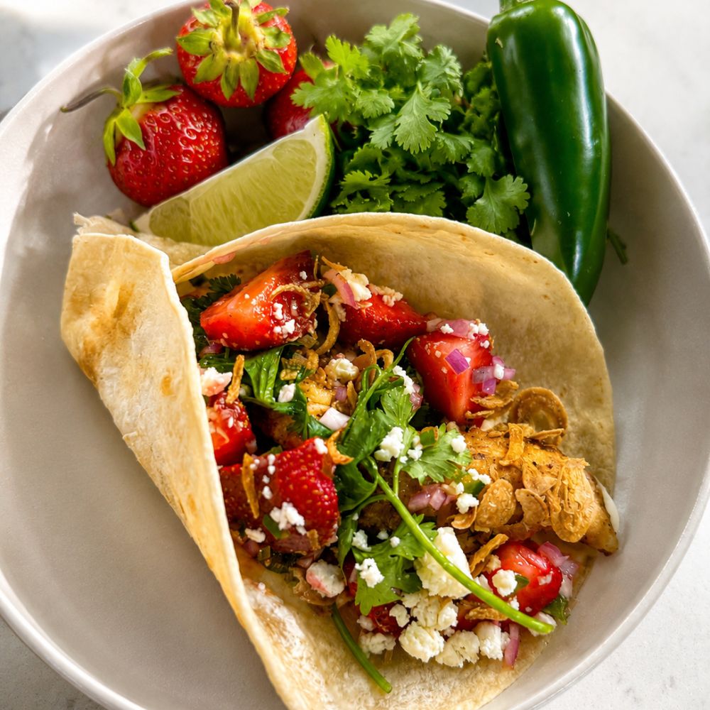 Tacos de poisson et salsa de fraises
