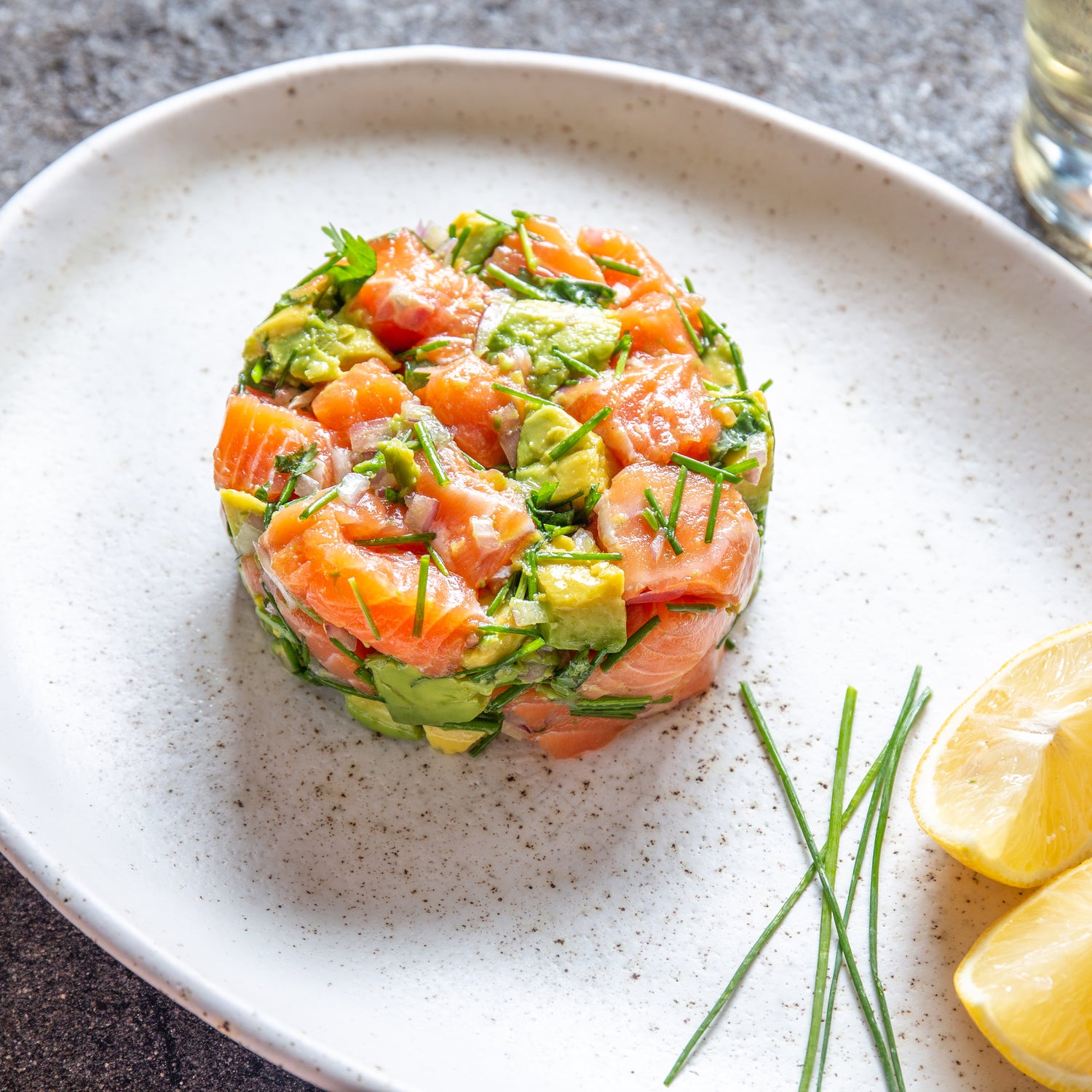 Tartare de saumon à l'avocat et mangue