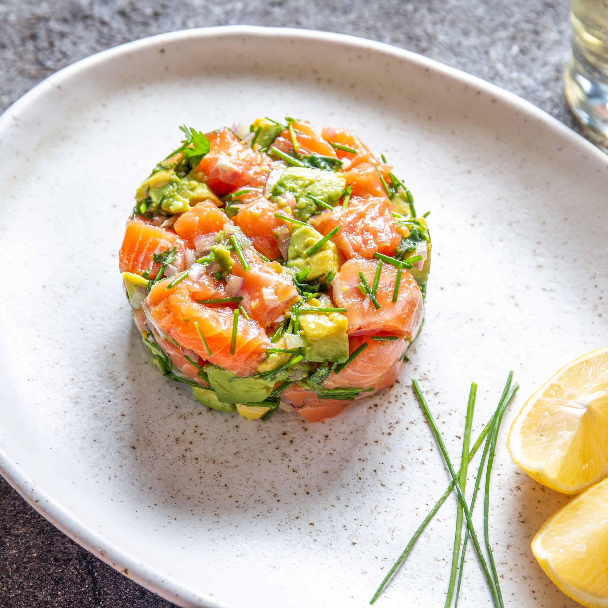 Tartare de saumon à l'avocat et mangue