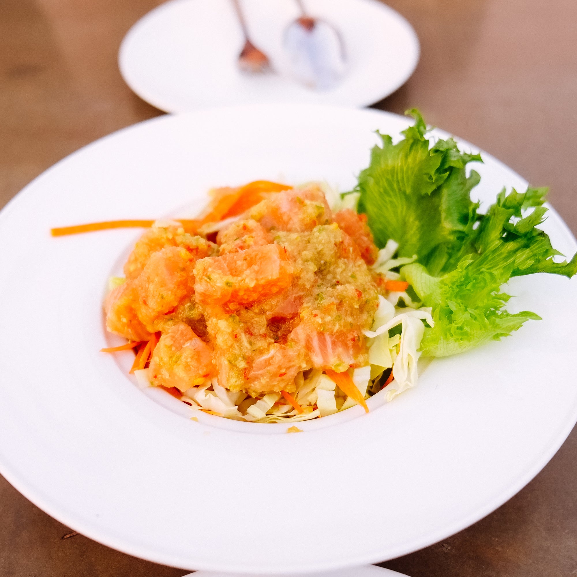 Tartare de saumon à la noix de coco et curry