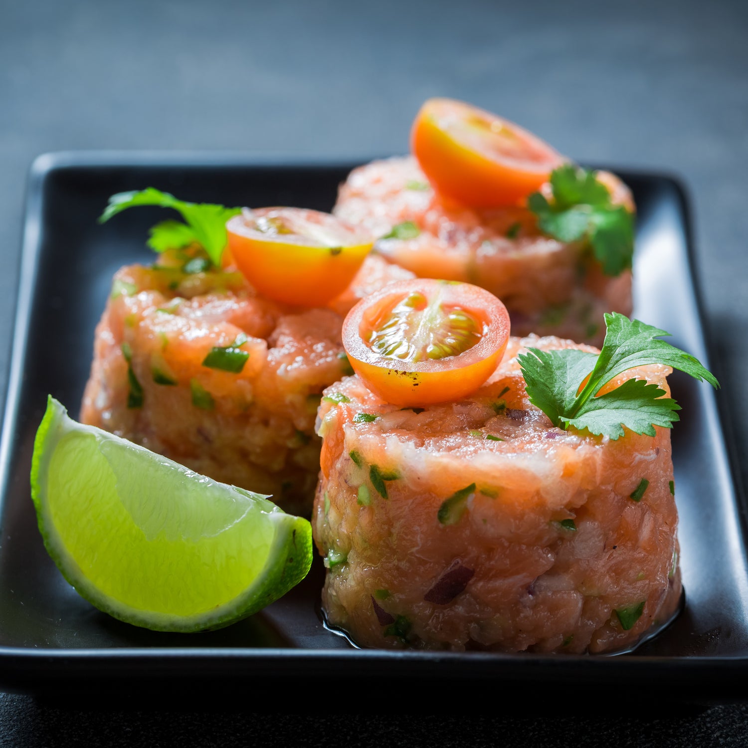 Tartare de saumon à la poire et piment jalapenos