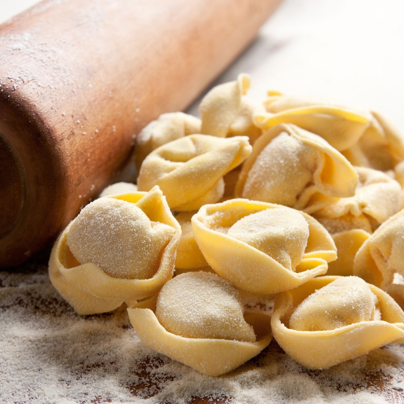 Tortellini farcis au bacon croustillant, ricotta et purée de carottes